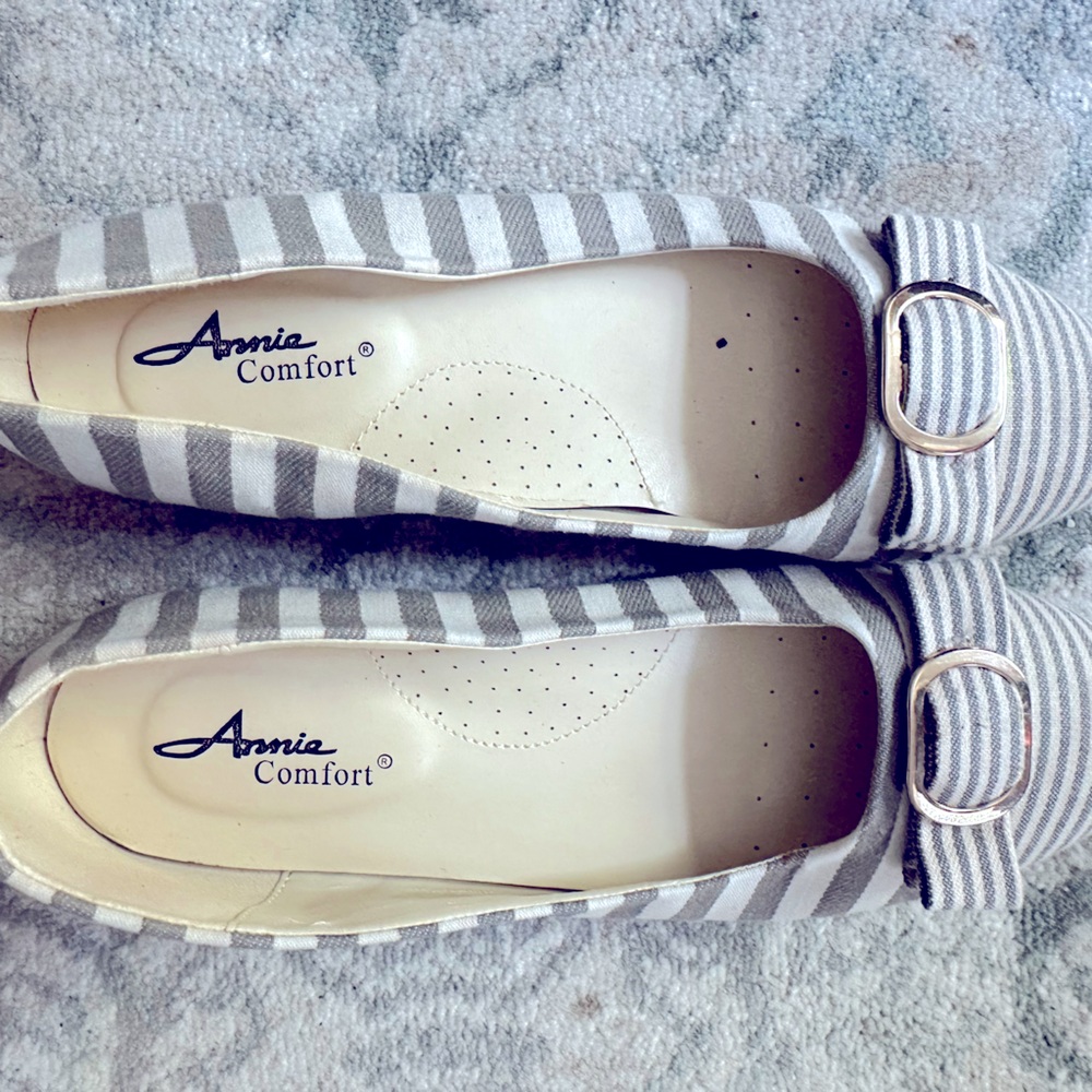Annie Comfort EDDY Grey & White Strip Flats Size 8.5 Women's
